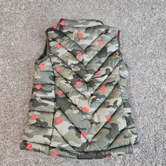 Gap Kids Camo Heart Puffer Vest Quilted Green Camouflage Print Girl Size M - Picture 6 of 7